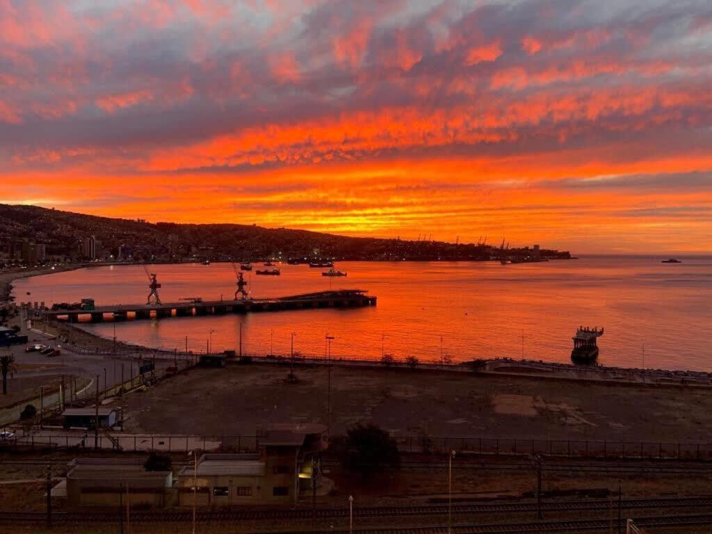 Hom I Lujoso Estudio Con Mejor Vista Del Puerto Parking 0408 * Valparaíso